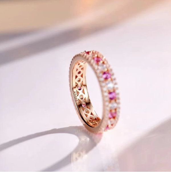 Red corundum striped ring with rose gold plating