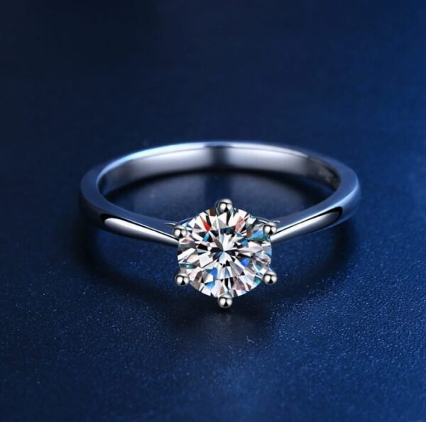 Classic 6‑Prong Solitaire Ring（Moissanite）