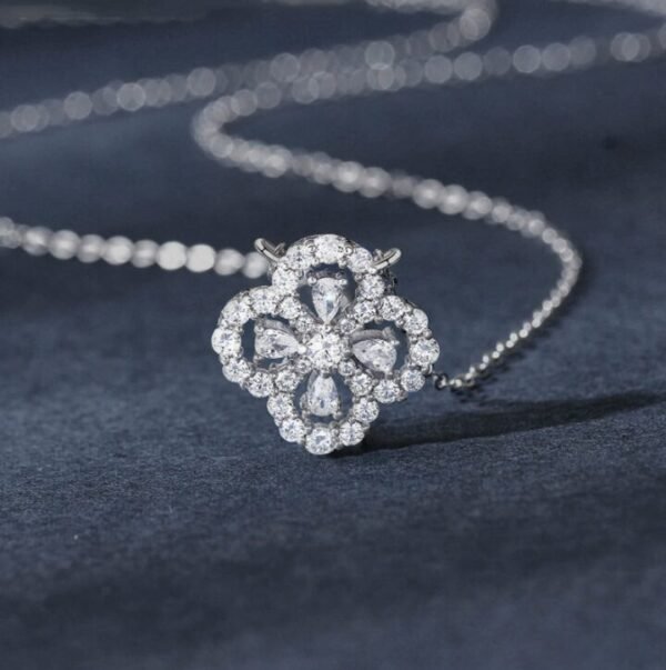 Lucky Four-Leaf Clover Diamond Necklace（zircon）